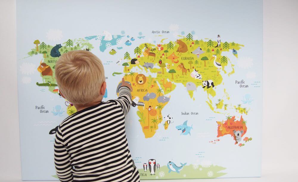 Wereldkaarten.nl : Het baby dierenrijk aan de wand van de kinderkamer